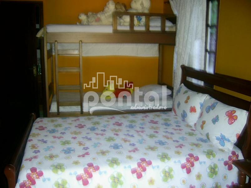 Casa com 04 quartos em Mury