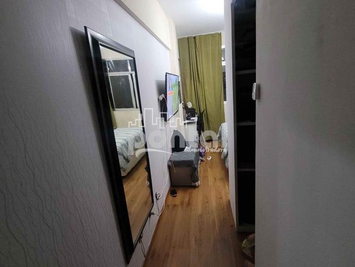 Apartamento com 02 quartos no Centro