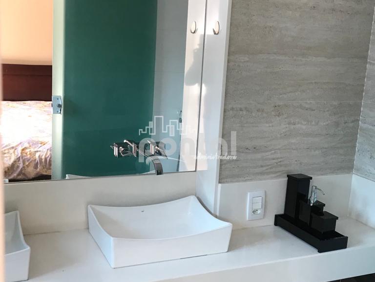 Apartamento composto por 03 quartos no Centro