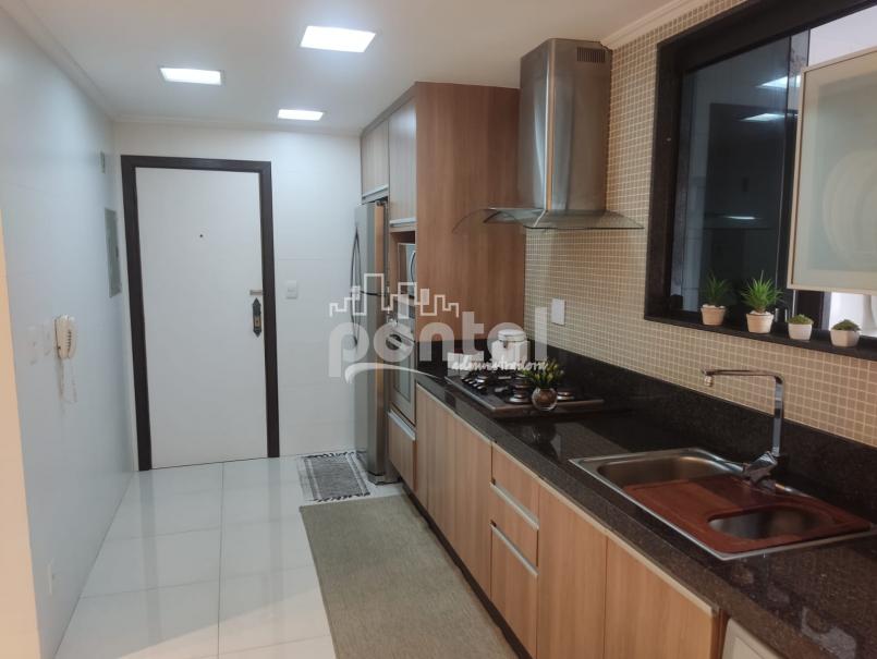 Apartamento composto por 03 quartos no Centro