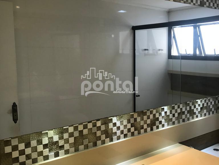 Apartamento composto por 03 quartos no Centro