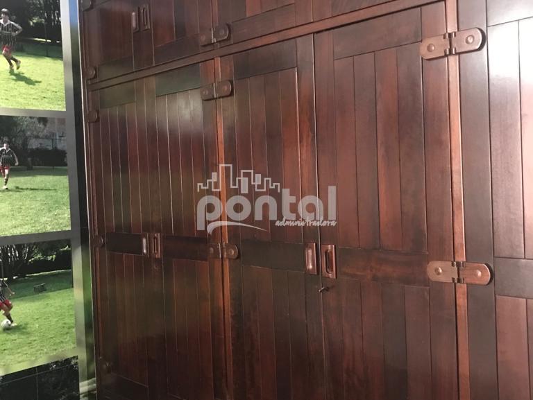 Apartamento composto por 03 quartos no Centro