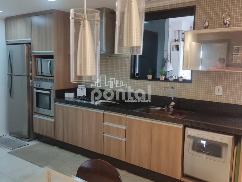 Apartamento composto por 03 quartos no Centro
