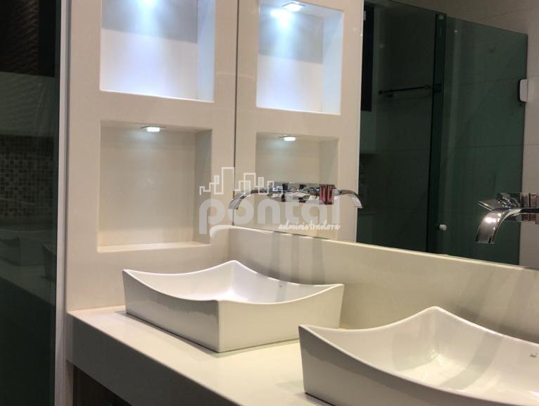 Apartamento composto por 03 quartos no Centro