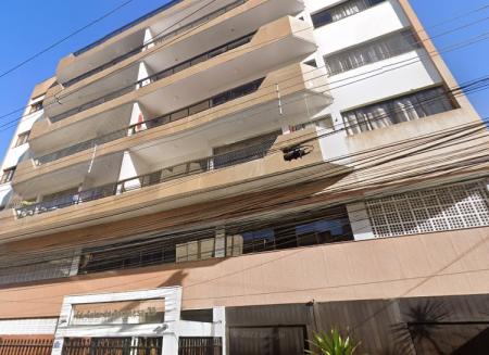 Apartamento composto por 03 quartos no Centro