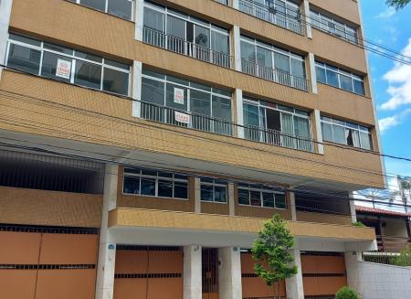 Apartamento com 02 quartos no Centro