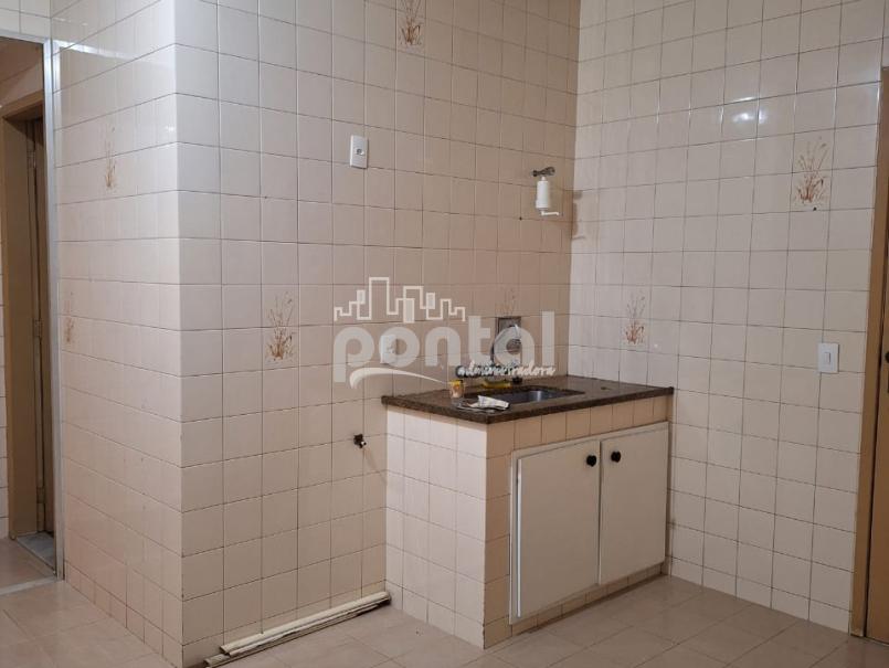 Apartamento com 02 quartos no Centro
