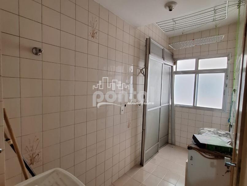 Apartamento com 02 quartos no Centro
