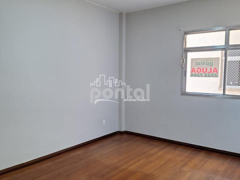 Apartamento com 02 quartos no Centro