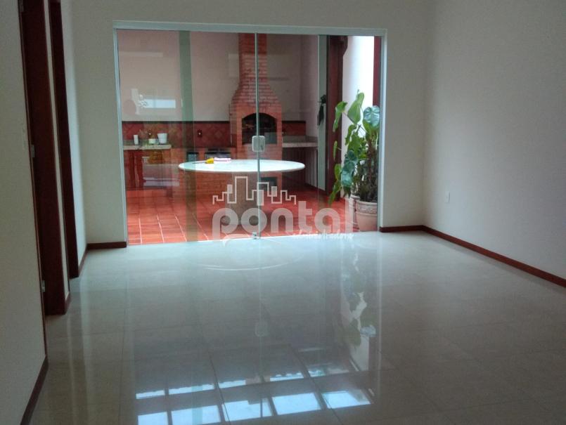 EXCELENTE CASA EM CONDOMÍNIO FECHADO NO CÔNEGO