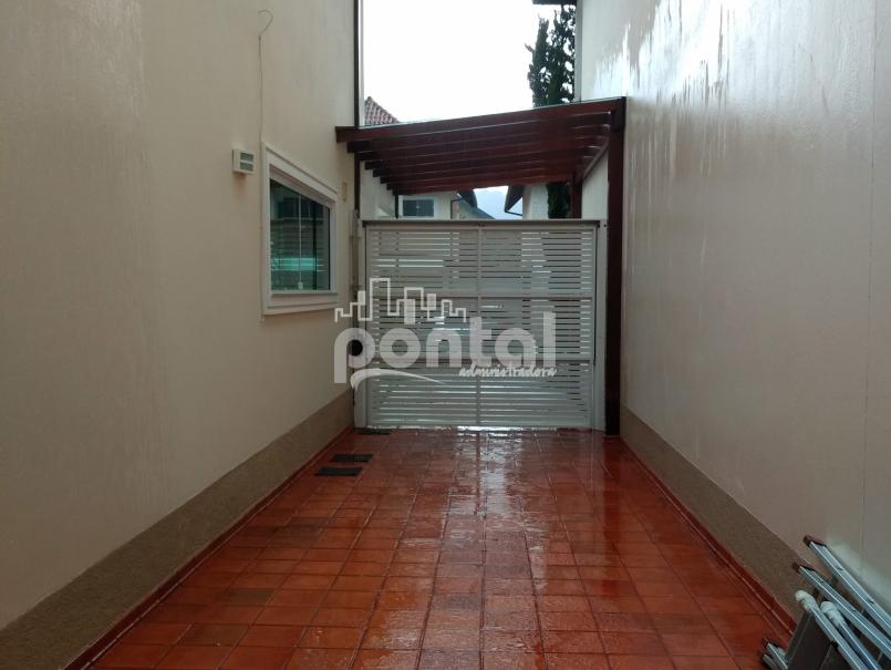 EXCELENTE CASA EM CONDOMÍNIO FECHADO NO CÔNEGO