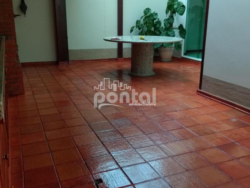 EXCELENTE CASA EM CONDOMÍNIO FECHADO NO CÔNEGO