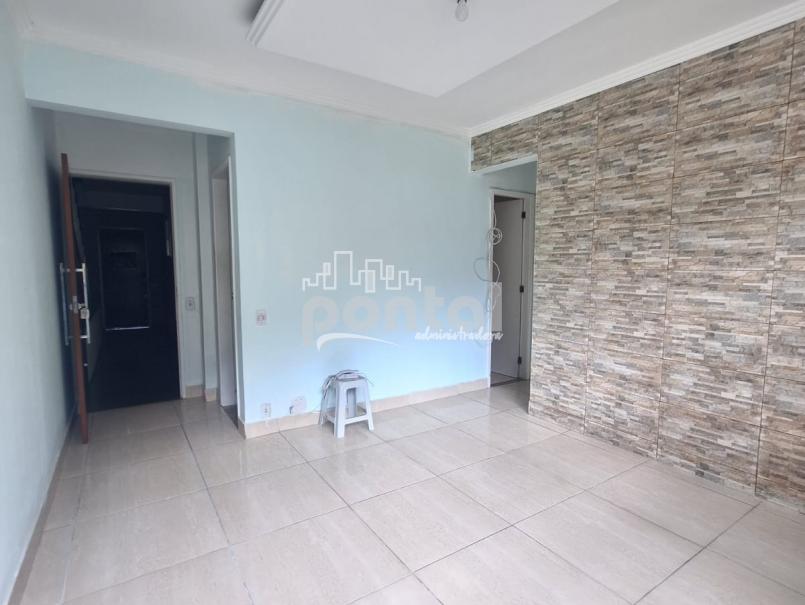 Apartamento com 02 quartos em Olaria