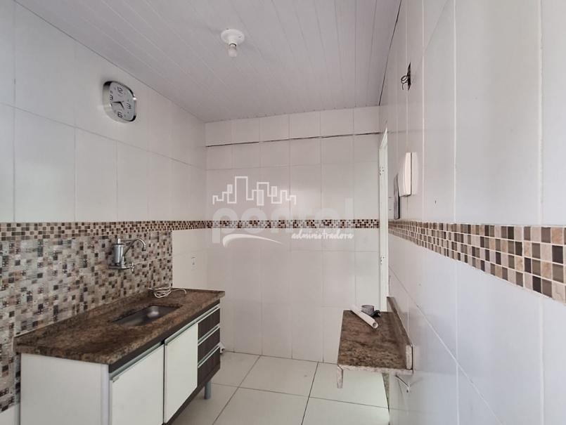 Apartamento com 02 quartos em Olaria